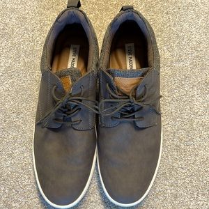 Steve Madden Men’s Jed Lace up casual sneaker.